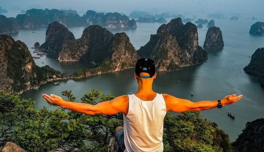 Núi Bài Thơ Hạ Long – Góc nhìn triệu đô từ nóc nhà thành phố biển