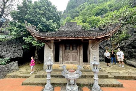 Chùa Bích Động – Ngôi Chùa Cổ Nằm Trong Hang Đá Bí Ẩn Ninh Bình