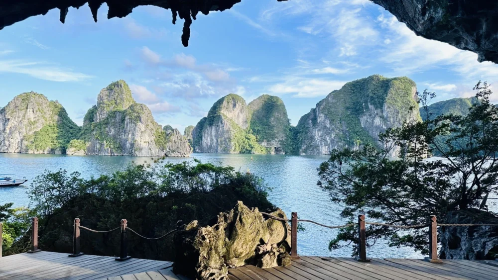 Công ty cổ phần Thương Mại và Dịch vụ Tourguide Toàn Cầu