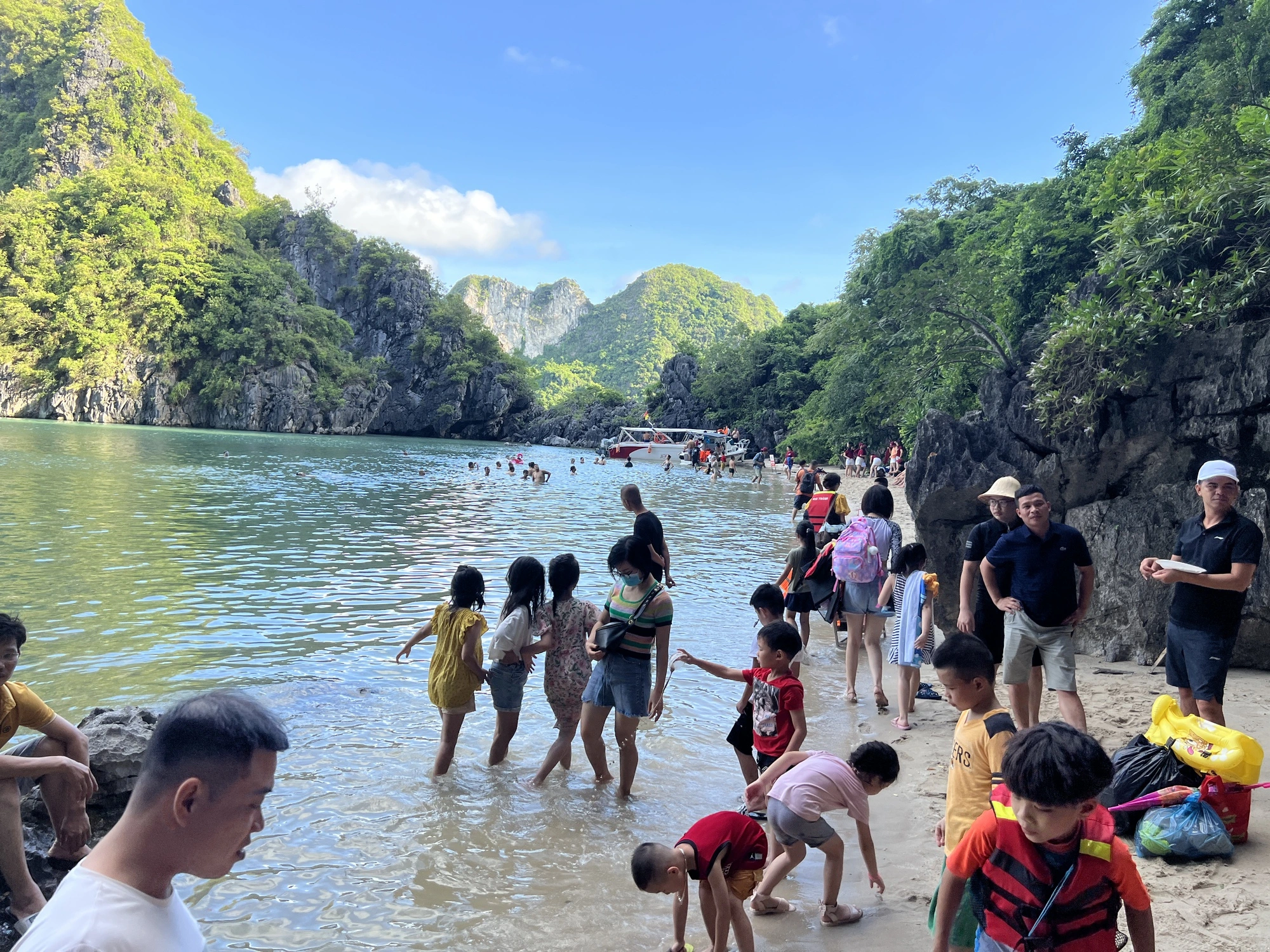 Công ty cổ phần Thương Mại và Dịch vụ Tourguide Toàn Cầu